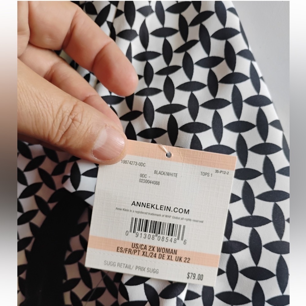 Ann Klein Black and White Fitted Graphic Blouse. Size 2X - Picture 11 of 12